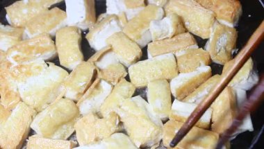 Yumurtalı domates sosu.