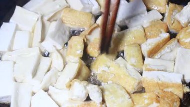 Yumurtalı domates sosu.