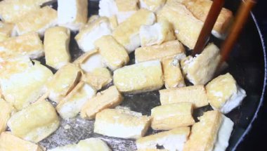 Yumurtalı domates sosu.