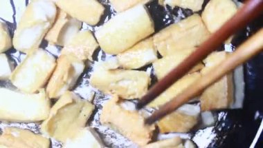 Yumurtalı domates sosu.