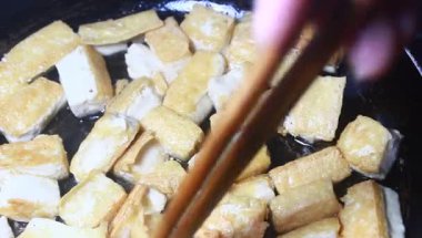 Yumurtalı domates sosu.