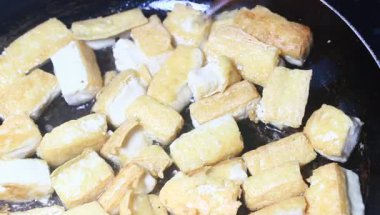 Yumurtalı domates sosu.