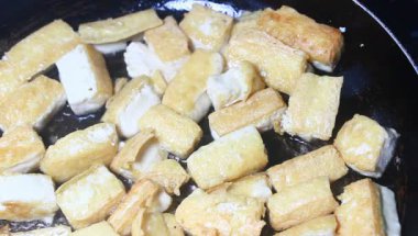 Yumurtalı domates sosu.