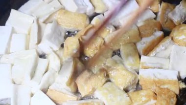 Yumurtalı domates sosu.