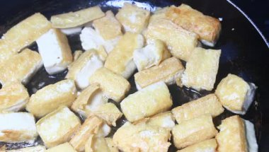 Yumurtalı domates sosu.