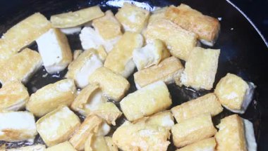 Yumurtalı domates sosu.