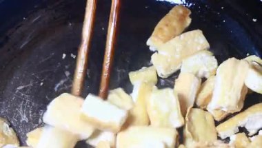 Yumurtalı domates sosu.