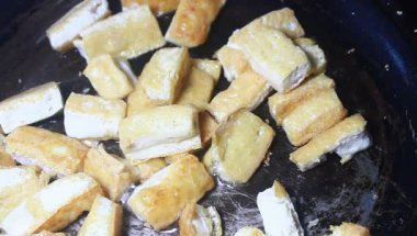 Yumurtalı domates sosu.