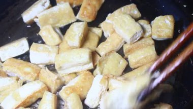 Yumurtalı domates sosu.