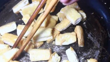 Yumurtalı domates sosu.