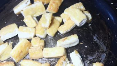 Yumurtalı domates sosu.