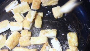 Yumurtalı domates sosu.