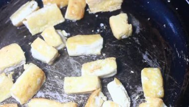 Yumurtalı domates sosu.