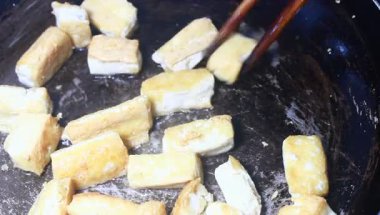 Yumurtalı domates sosu.