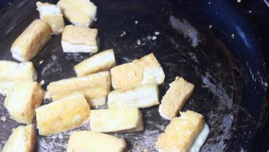 Yumurtalı domates sosu.