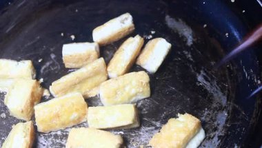 Yumurtalı domates sosu.