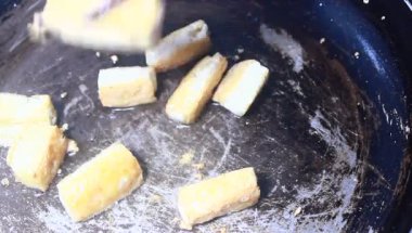 Yumurtalı domates sosu.