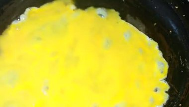 Yumurtalı domates sosu.