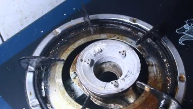 Fasulye ve mısırla pişirilmiş yumurta.