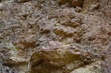 Doğa, bu engebeli kaya oluşumunun çarpıcı detaylarıyla sanatını gün ışığına çıkarıyor..