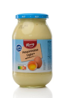 Gaziveren Kıbrıs Rum Kesimi -25.12.2024 Bu kavanozda hafif bir mayonez sergileniyor, salata, sandviç ve sos lezzetlerini artırmak için birebir..