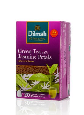 Gaziveren Kıbrıs Rum Kesimi -25.01.2025 Güzelce tasarlanmış ambalajlama, ferahlatıcı bir bira için aromatik yasemin yaprakları ile doldurulmuş rahatlatıcı yeşil çayı gözler önüne seriyor.