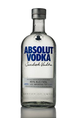 Gaziveren Kıbrıs Rum Kesimi - 03.03.2025 Absolut Votka, İsveç 'te üretilen votkadır. Güzel tasarlanmış bir şişe sunumunda berraklığı ve zarafeti vurgulayan İsveç votkası içerir..