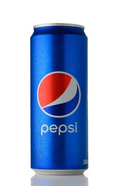 Gaziveren Kıbrıs Rum Kesimi -03.03.2025 Pepsi Konservesi Canlı bir şişe şampanya ışıkta parlıyor ve sizi ferahlatıcı bir yudumun tadını çıkarmaya çağırıyor.