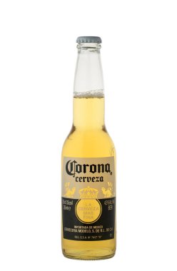 Gaziveren Kıbrıs Rum Kesimi -13.03.2025 Bira Corona Dostları, güneşin tadını çıkarırken, parıldayan okyanus dalgalarının unutulmaz anlarını yaratıyor..