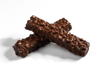 Çıtır çıtır dış ve zengin çikolatalarını vurgulamak için ustalıkla dizilmiş üç çikolata. Atıştırmalık için mükemmel..