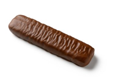 Temiz bir zemin üzerinde parlak bir çikolata, cazip sırtlarıyla hava atıyor, tadını çıkarmayı bekliyor..