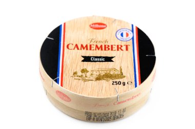 Gaziveren Kıbrıs Rum Kesimi - 19.01.2025 Paketli Camembert peyniri, lezzetli bir tatma deneyimi için lezzetli eşleşmeler sunarak otantik tatlar sunuyor.