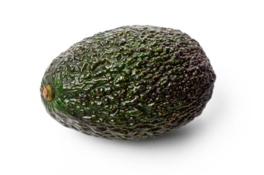 Koyu yeşil tenli taze, olgun bir avokado lezzetli guacamole ya da salataya dönüşmeyi bekliyor..
