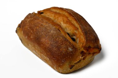 Bu el yapımı ekmek, kıtır kıtır kıtır kahverengi, temiz bir yüzeyde duruyor. Hoş bir lezzet deneyimi için davetkar bir aroma ve yumuşak bir içgüdü..