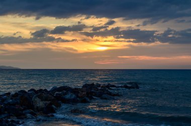 Kıbrıs Sahilinde Romantik Gün Batımı