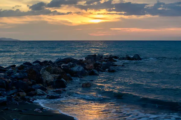 Kıbrıs 'ta Beyaz Akdeniz Villaları