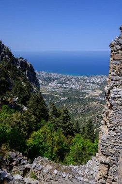 Kıbrıs 'taki St. Hilarion Şatosundan Ortaçağ Pencere Görünümü