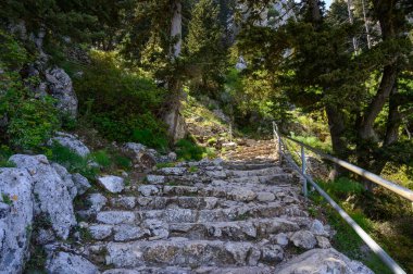 Kuzey Kıbrıs 'taki St. Hilarion Şatosu' ndaki Eski Taş Merdivenler