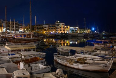 Tekne ve Edebiyat Restoranlarıyla Kyrenia Limanı