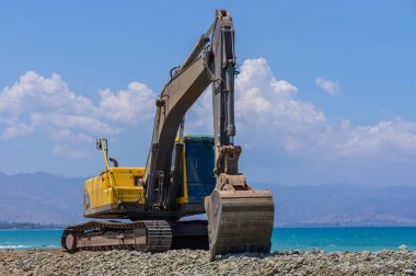 Excavator ile Sahil Bakım Çalışması