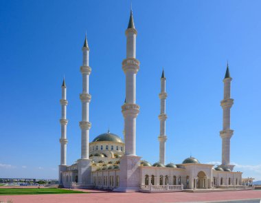 Gotik, Kıbrıs Rum Kesimi 'nin İslami Mimarıyla Karşılaşıyor