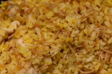 Geleneksel Kıbrıs Bulgur Buğdaylı Makarna ve Tavuk Tabağı