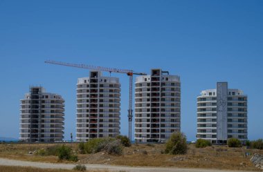 Kıbrıs 'ta Crane Kulesi ile Yüksek Binalı İnşaat