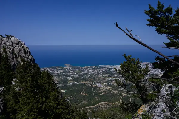 Kyrenia Şehir ve Deniz Manzarası