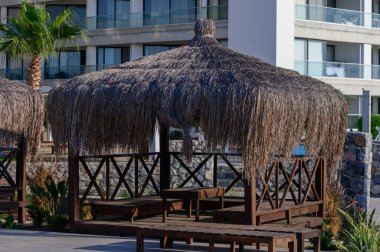 Güneşli Kıbrıs 'ta yüzme havuzlu modern plaj evleri