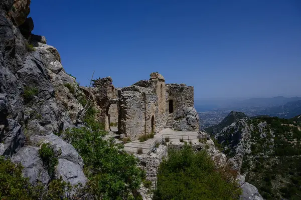 Kuzey Kıbrıs Dağ ve Deniz Manzaralı St. Hilarion Şatosu