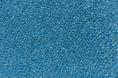 Soyut Yaz Arkaplanı Olarak Temiz Havuz Suyunda Günışığı Dalgalanmaları