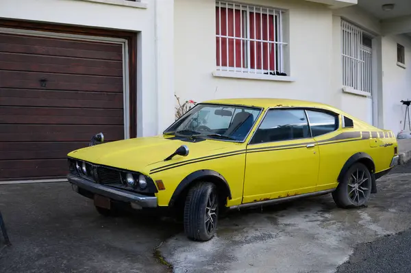 Lefke, Kıbrıs 05.30.2025 Vintage Yellow Mitsubishi Galant Lambda Lefke, Kıbrıs Rum Kesimi