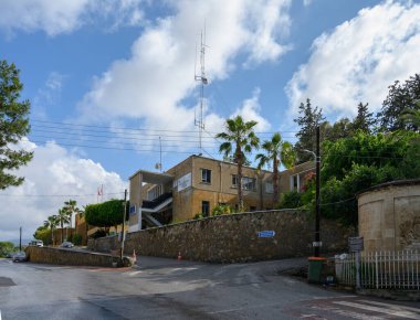 Arched Doorways ve Stone Walls ile Tarihi Lefke Caddesi
