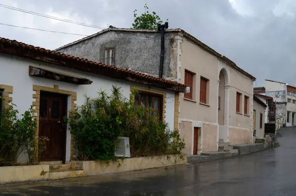 Taş Evli Geleneksel Kıbrıs Rum Kesimi Yağmurlu Sokak